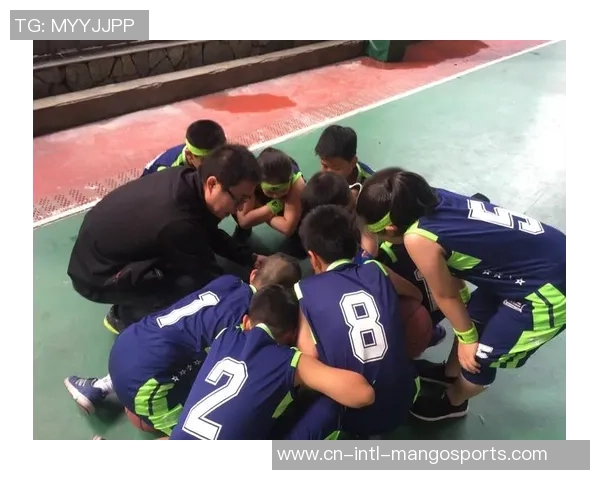 你们前面观赛，背面的TA们也很帅！